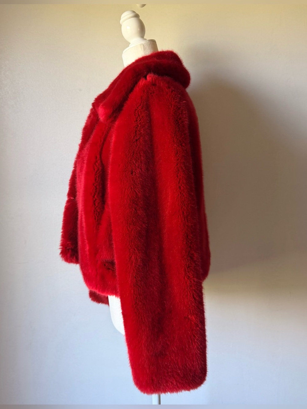Red faux fur cropped coat - Picture 5 of 11